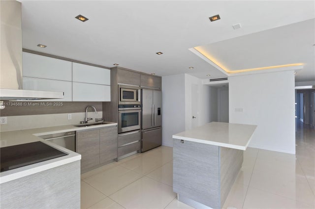 4 of 12 - 881 Ocean Dr 18f, Key Biscayne, FL
