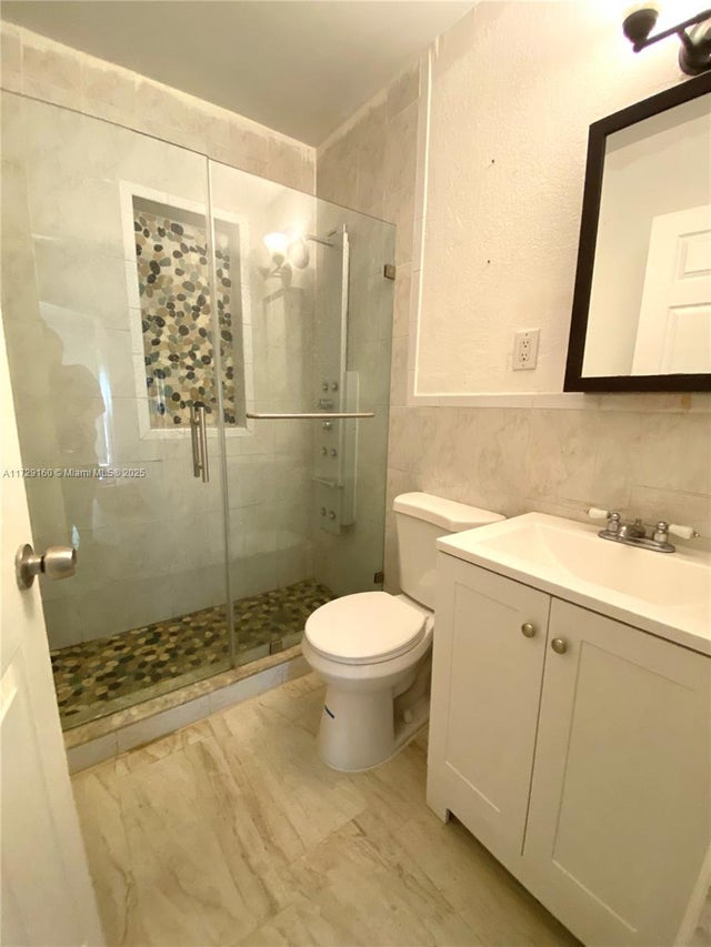 3 of 12 - 71 W 42nd St, Hialeah, FL