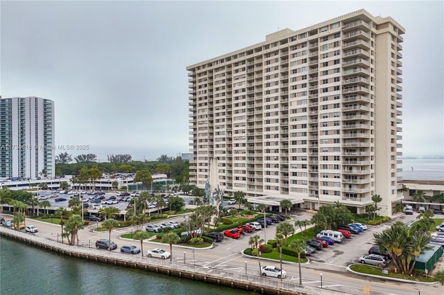 1 of 36 - 300 Bayview Dr 903, Sunny Isles Beach, FL
