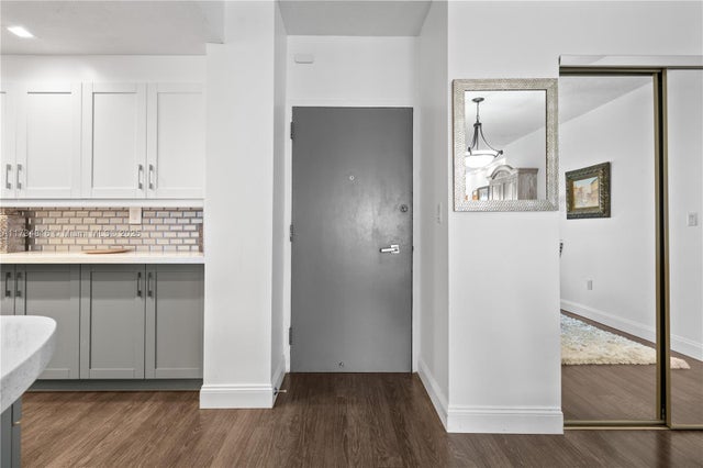 5 of 36 - 300 Bayview Dr 903, Sunny Isles Beach, FL