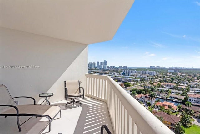 5 of 36 - 1000 Island Blvd 2003, Aventura, FL