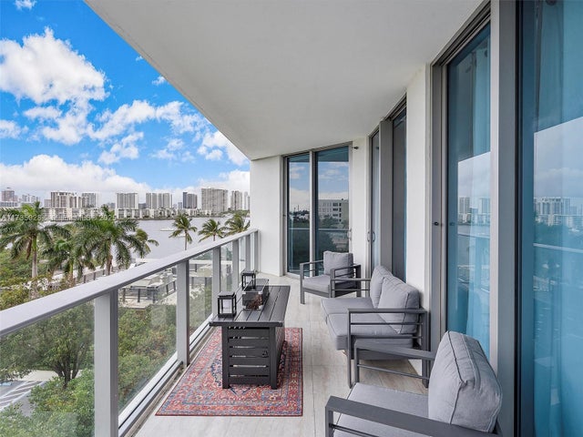 2 of 18 - 17301 Biscayne Blvd 506, North Miami Beach, FL