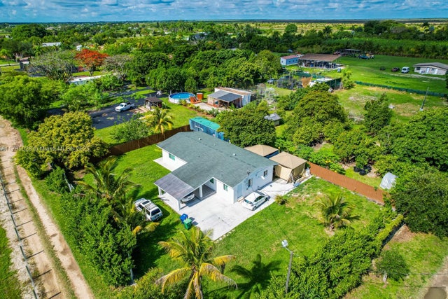 2 of 33 - 18650 Sw 204th Ave, Miami, FL