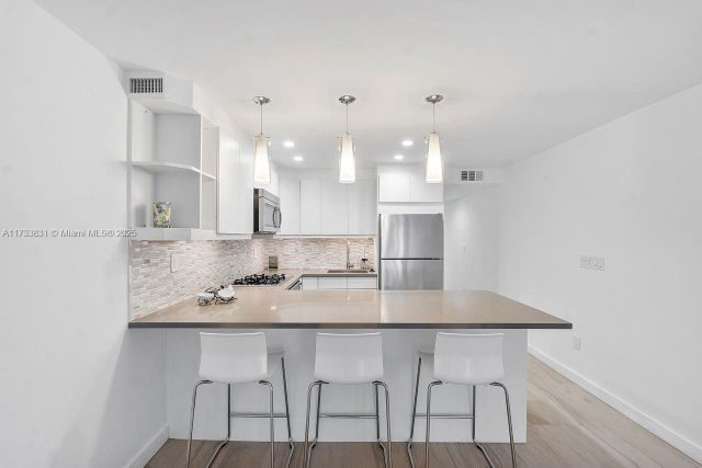 1 of 17 - 405 N Hibiscus Dr 202, Miami Beach, FL