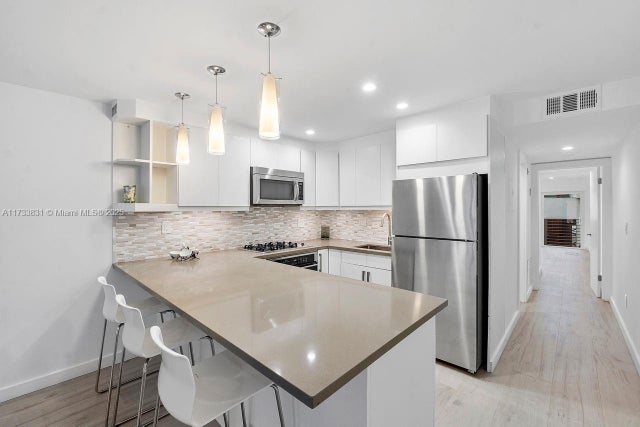 3 of 17 - 405 N Hibiscus Dr 202, Miami Beach, FL