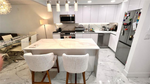 3 of 18 - 6039 Collins Ave 1210, Miami Beach, FL