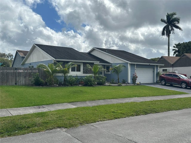 2 of 29 - 1614 N Goldeneye Ln, Homestead, FL