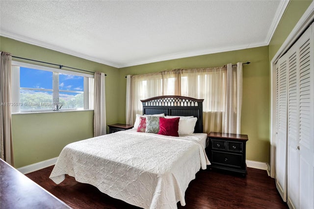 2 of 33 - 1100 Hillcrest Ct 302, Hollywood, FL