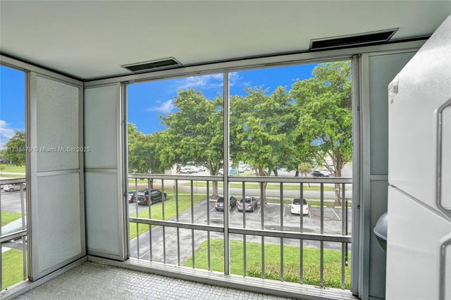 3 of 33 - 1100 Hillcrest Ct 302, Hollywood, FL