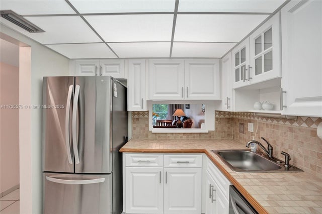 5 of 33 - 1100 Hillcrest Ct 302, Hollywood, FL