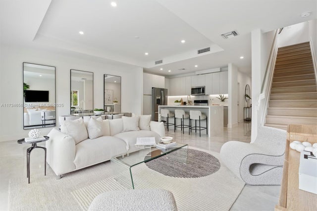 1567 Nw 94th Way 10, Coral Springs