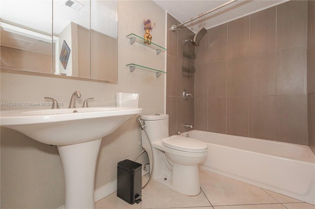 4 of 30 - 11111 Biscayne Blvd 1g/116, Miami, FL