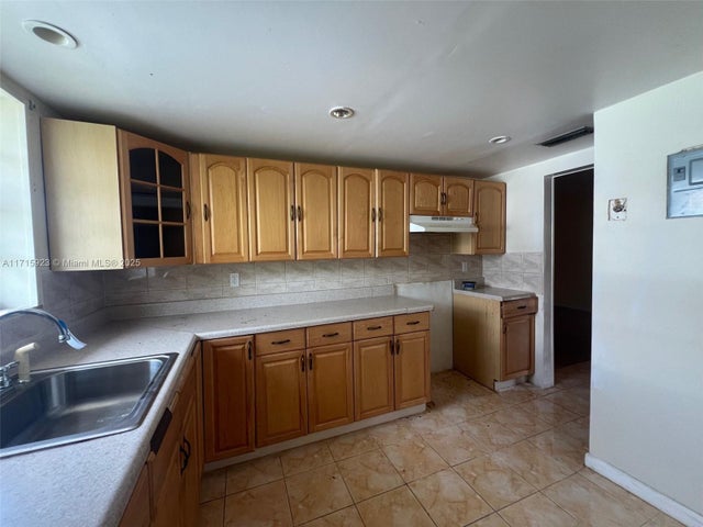 5 of 15 - 19105 Ne 2nd Ave 2114, Miami, FL