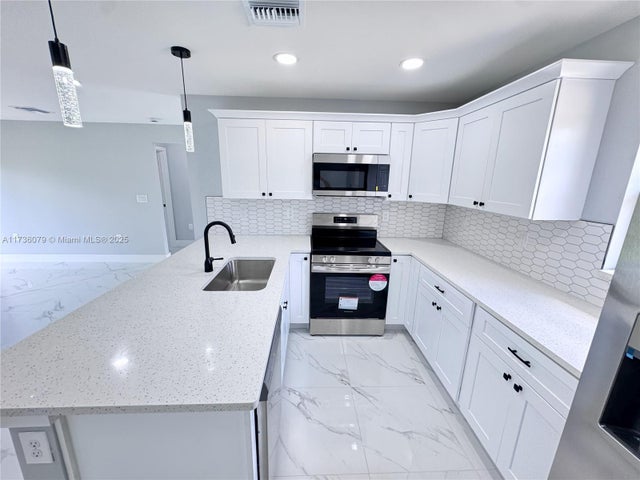 2 of 25 - 202 Hagan St S, Lehigh Acres, FL