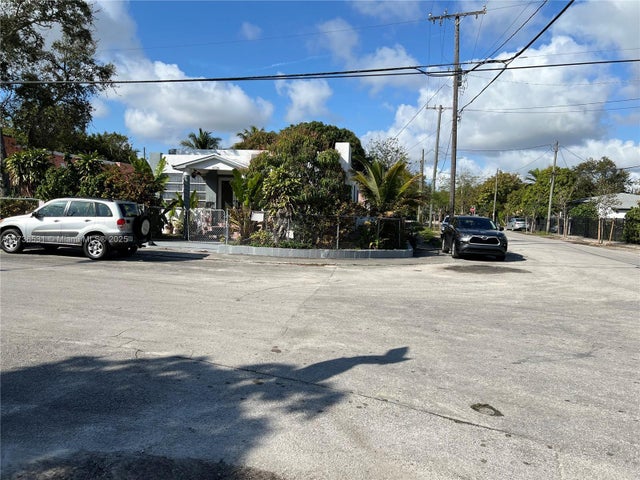 2 of 17 - 6730 Ne Miami Pl, Miami, FL