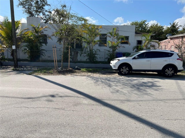 3 of 17 - 6730 Ne Miami Pl, Miami, FL