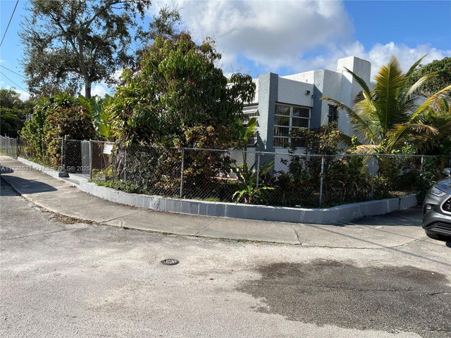 4 of 17 - 6730 Ne Miami Pl, Miami, FL
