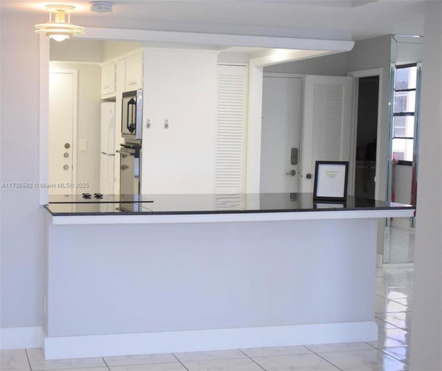 4 of 37 - 1600 S Ocean Dr 3g, Hollywood, FL