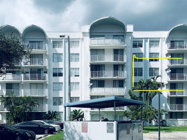 1 of 19 - 492 Nw 165th St Rd C-309, Miami, FL