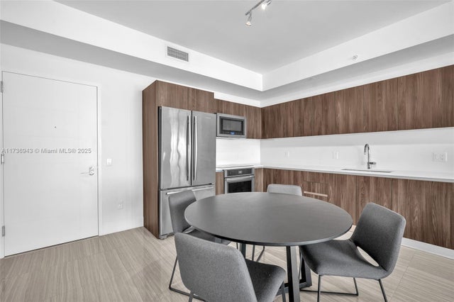 2 of 27 - 2960 Ne 207th St 1102, Aventura, FL