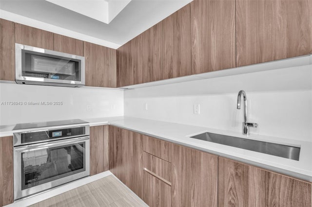 4 of 27 - 2960 Ne 207th St 1102, Aventura, FL