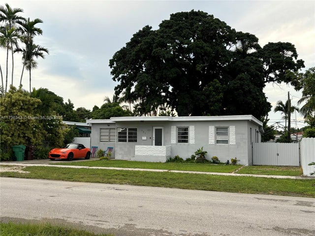 1 of 50 - 121 W 42nd St, Hialeah, FL