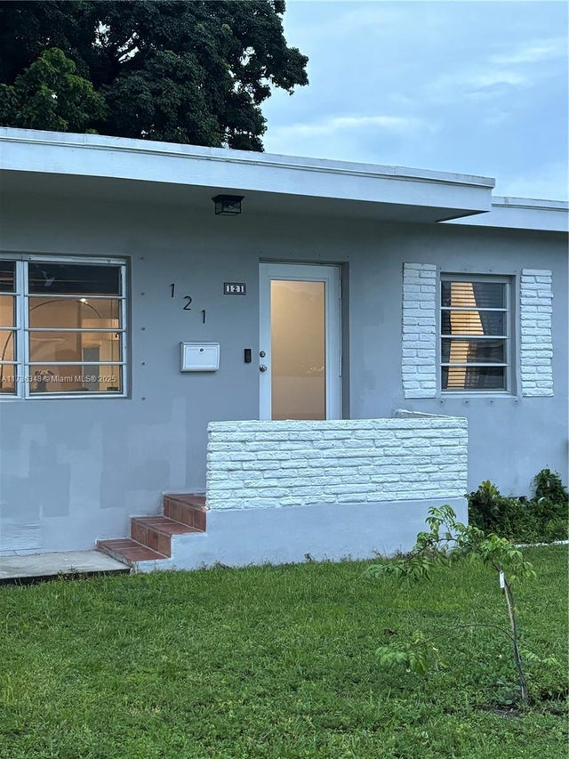 2 of 50 - 121 W 42nd St, Hialeah, FL