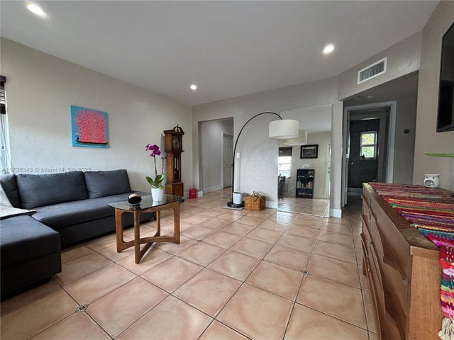 3 of 50 - 121 W 42nd St, Hialeah, FL