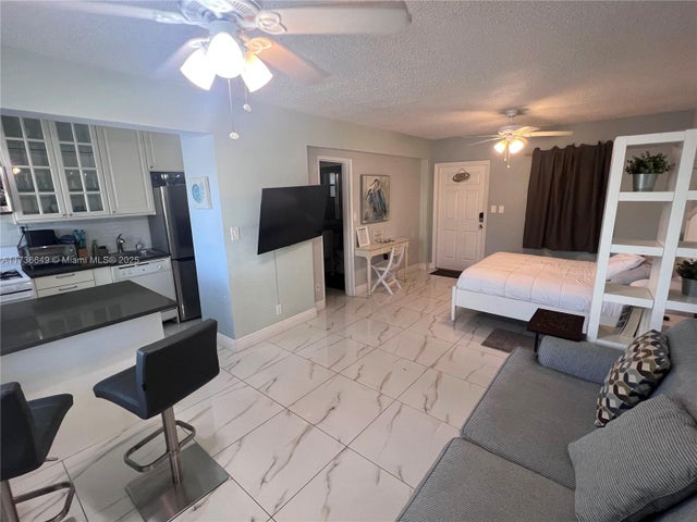 3 of 18 - 321 Wilson St A203, Hollywood, FL