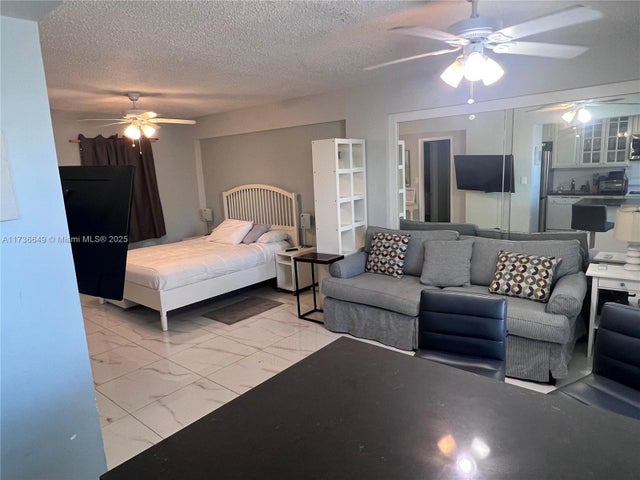 5 of 18 - 321 Wilson St A203, Hollywood, FL