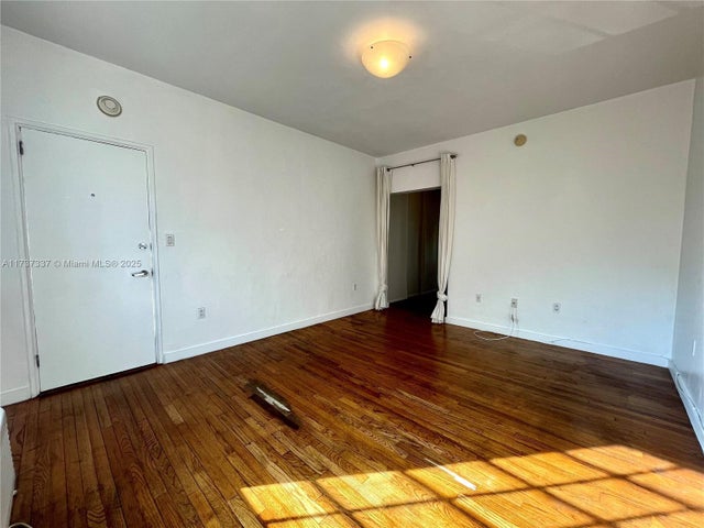 3 of 12 - 741 15th St 12, Miami Beach, FL