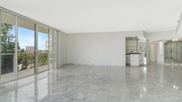 5 of 73 - 20281 E Country Club Dr 407, Aventura, FL