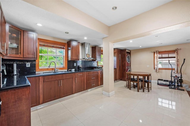 3 of 14 - 2039 Sw 17th St, Miami, FL