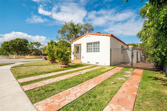 4 of 14 - 2039 Sw 17th St, Miami, FL