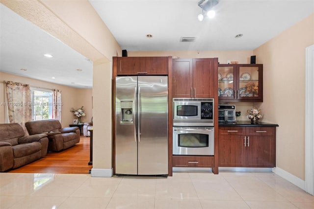 5 of 14 - 2039 Sw 17th St, Miami, FL