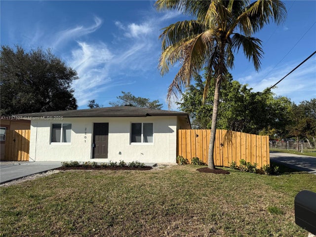 2 of 15 - 2201 Nw 6th Ct, Fort Lauderdale, FL