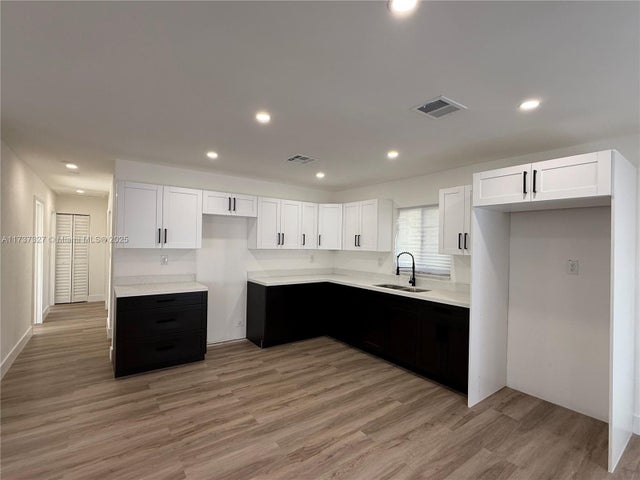 4 of 15 - 2201 Nw 6th Ct, Fort Lauderdale, FL