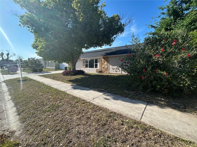 3 of 55 - 7403 Foxbloom Dr, New Port Richey, FL
