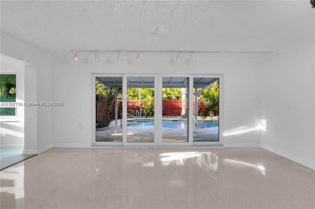 3 of 10 - 617 Ne 2nd Pl, Dania Beach, FL