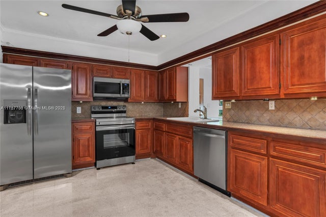 4 of 10 - 617 Ne 2nd Pl, Dania Beach, FL