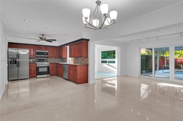 5 of 10 - 617 Ne 2nd Pl, Dania Beach, FL
