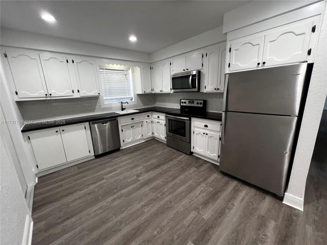 3 of 6 - 707 N 11th Ave, Hollywood, FL
