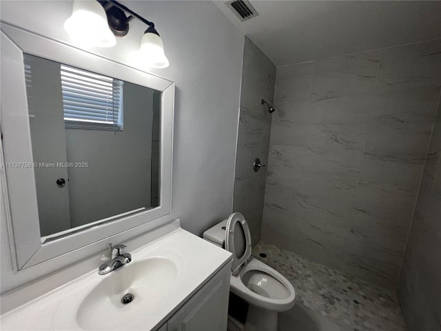 5 of 6 - 707 N 11th Ave, Hollywood, FL