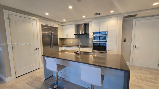 3 of 52 - 100 E Las Olas Blvd 2202, Fort Lauderdale, FL