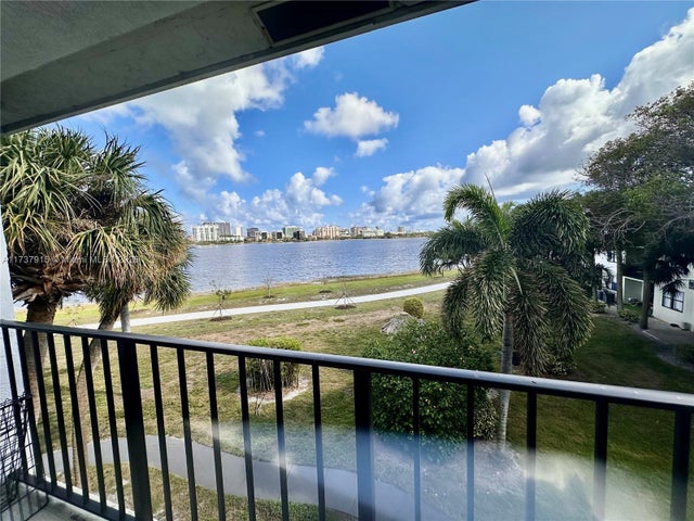 2 of 13 - 752 Executive Center Dr 37, West Palm Beach, FL
