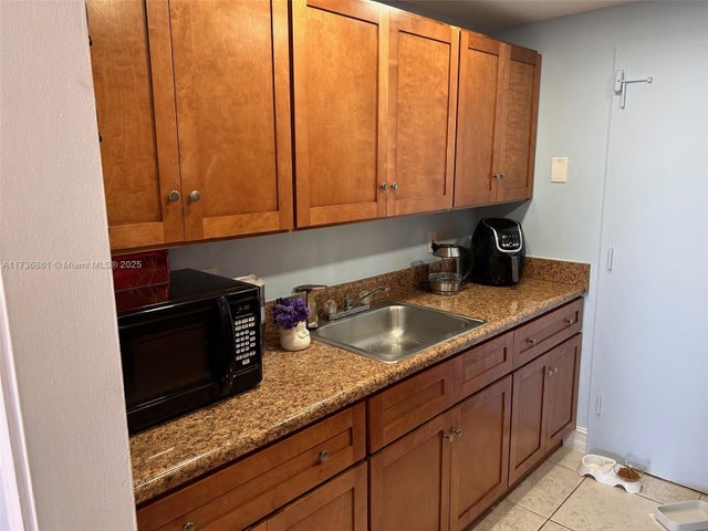 5 of 11 - 2350 Ne 135th St 903, North Miami, FL