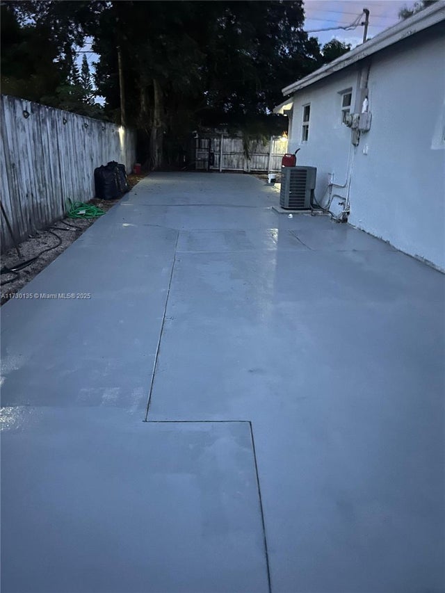 3 of 22 - 1331 N 69th Way, Hollywood, FL
