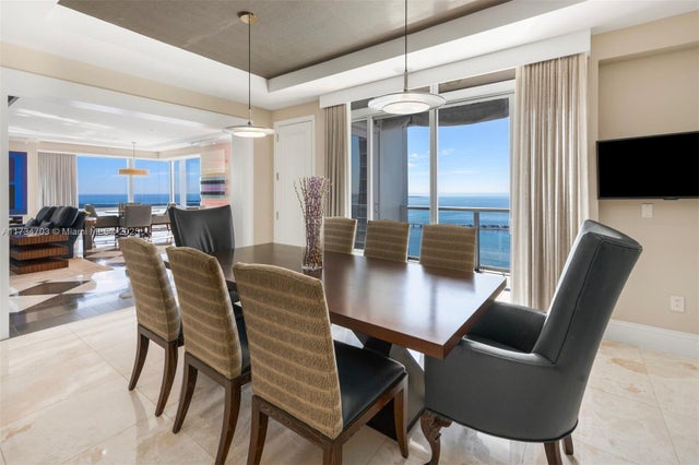 2 of 25 - 1425 Brickell Ave 50f+a, Miami, FL