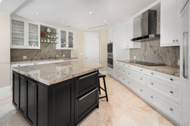4 of 25 - 1425 Brickell Ave 50f+a, Miami, FL