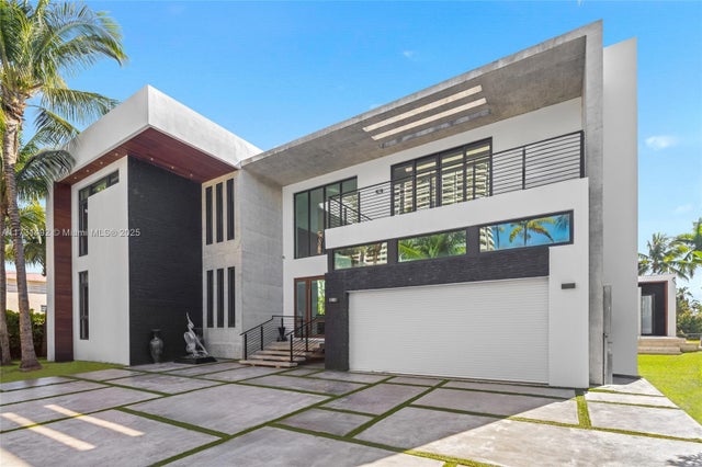 1 of 51 - 3462 Ne 171st St, North Miami Beach, FL